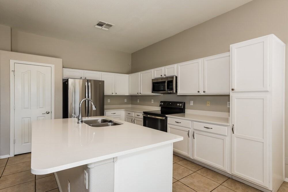 13587 W Tara Ln - Photo 6 of 16