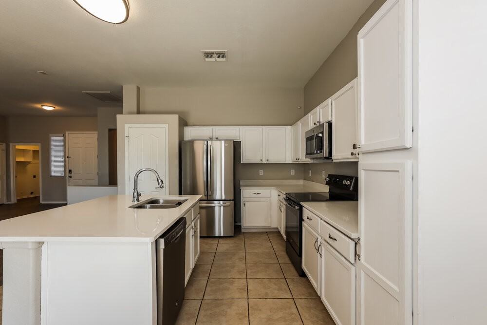 13587 W Tara Ln - Photo 7 of 16