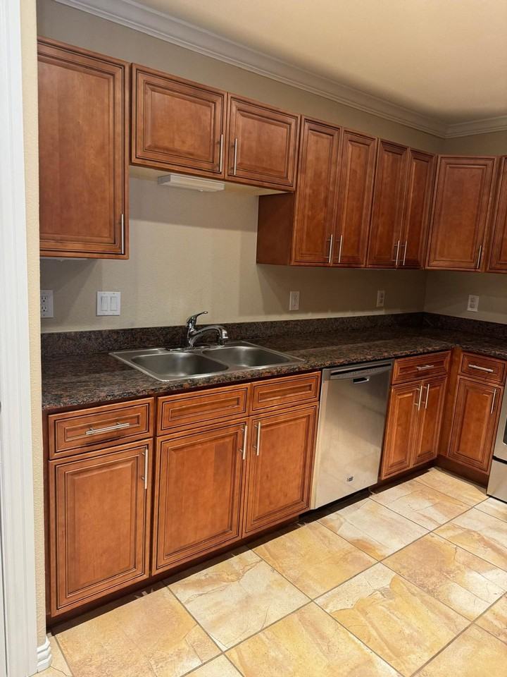 Shadow Ridge Apartments - Photo 3 of 13