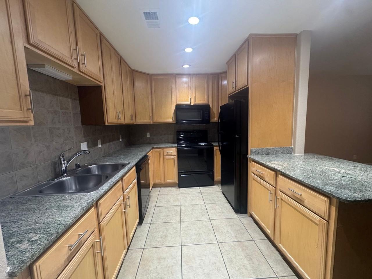 Shadow Ridge Apartments - Photo 6 of 17