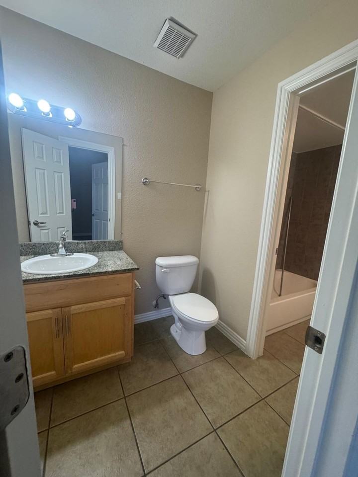 Shadow Ridge Apartments - Photo 7 of 17