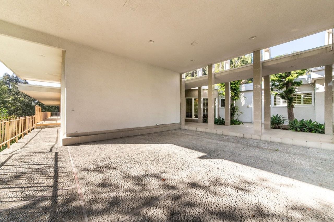 8900 Alto Cedro Drive - Photo 5 of 50