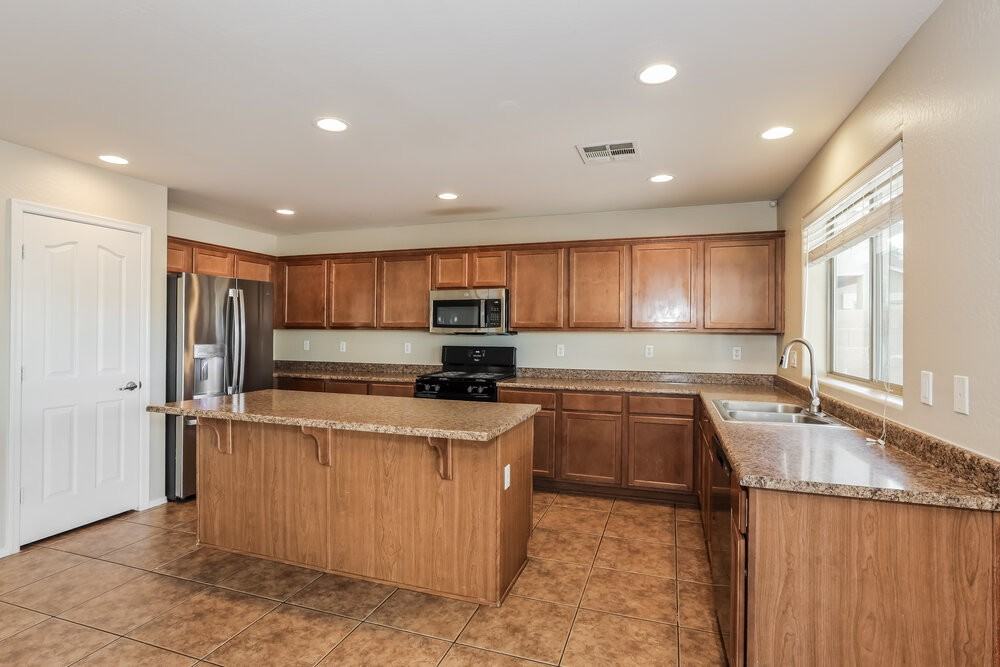 960 N 168th Dr - Photo 6 of 17