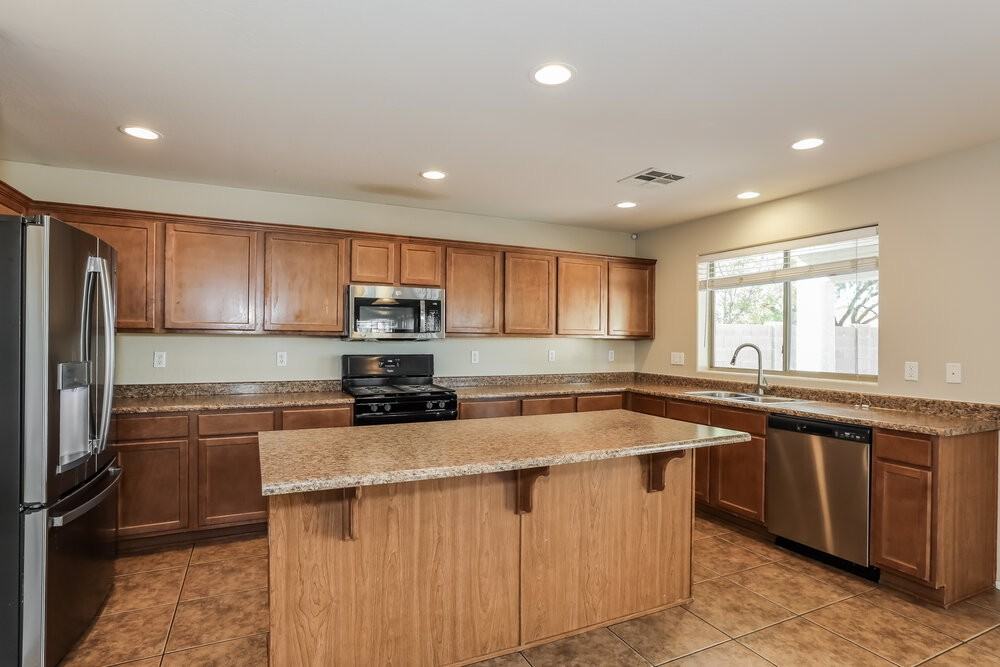 960 N 168th Dr - Photo 7 of 17