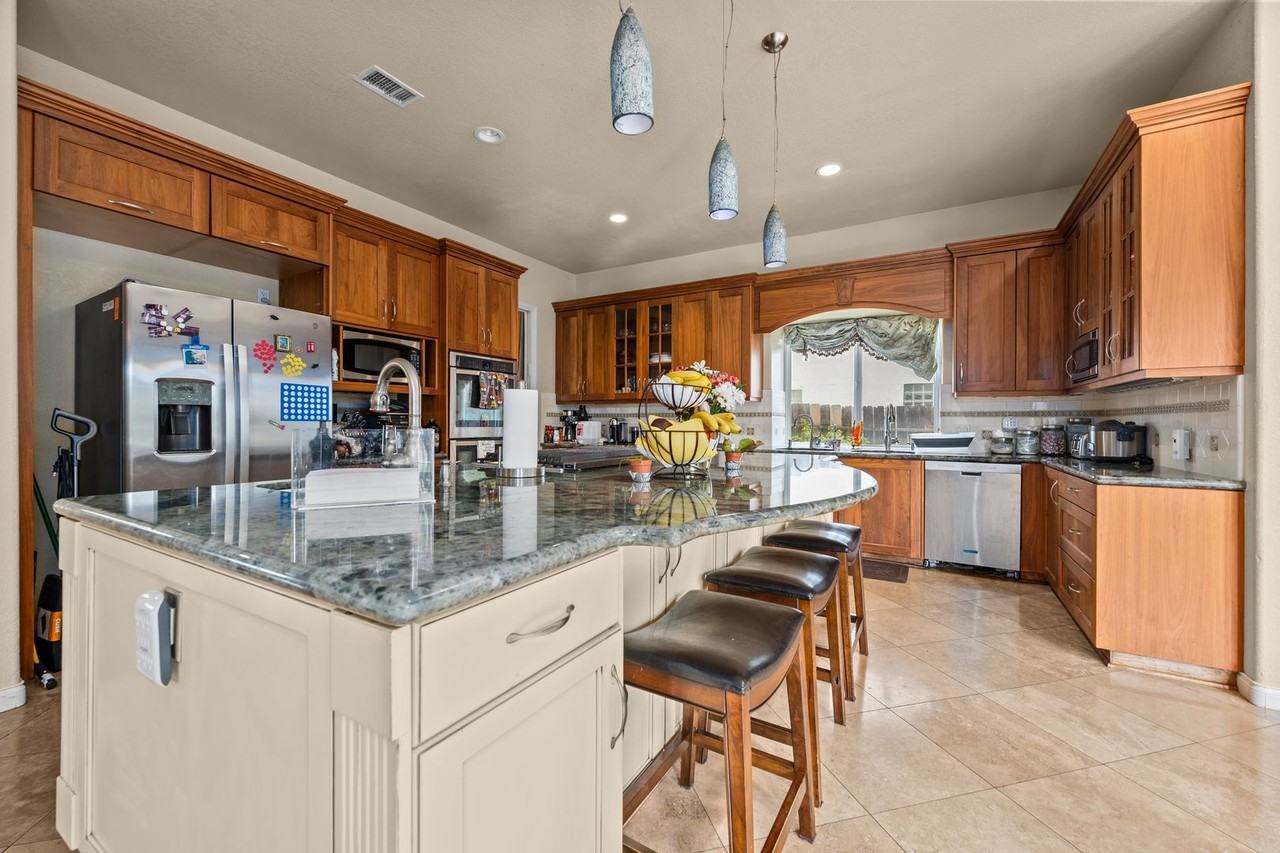 6233 Rose St - Photo 3 of 42