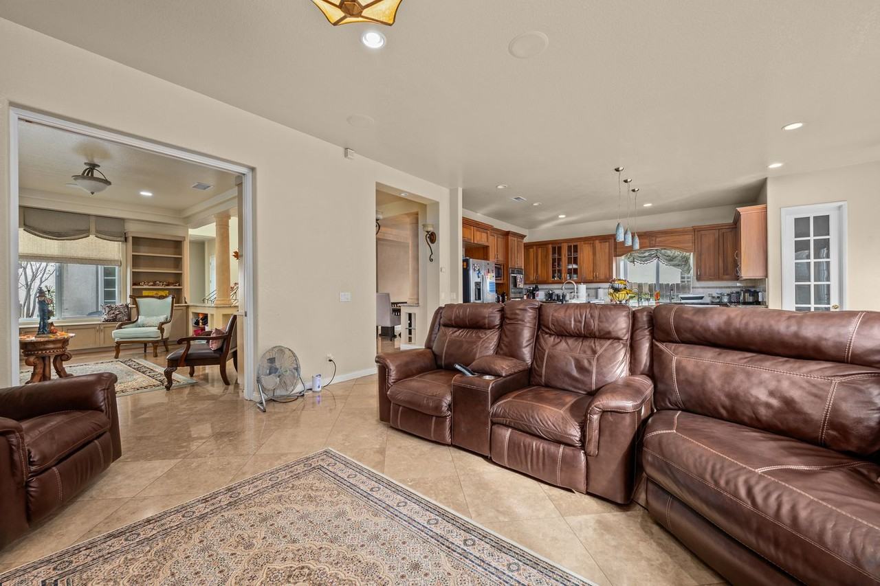 6233 Rose St - Photo 7 of 42