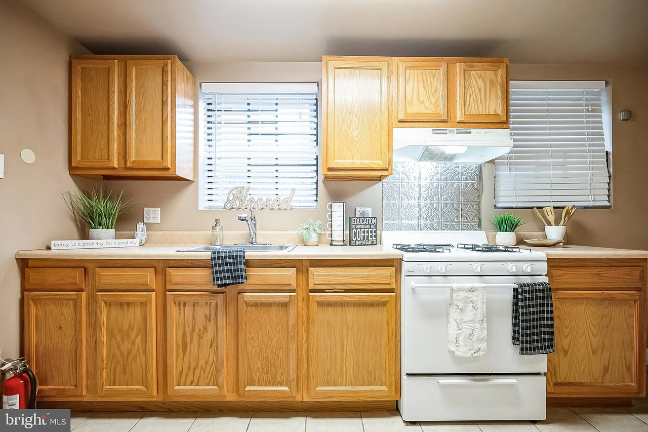 1124 S 15th St - Photo 3 of 50