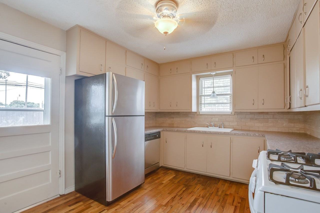 2509 33rd Street - Photo 7 of 10