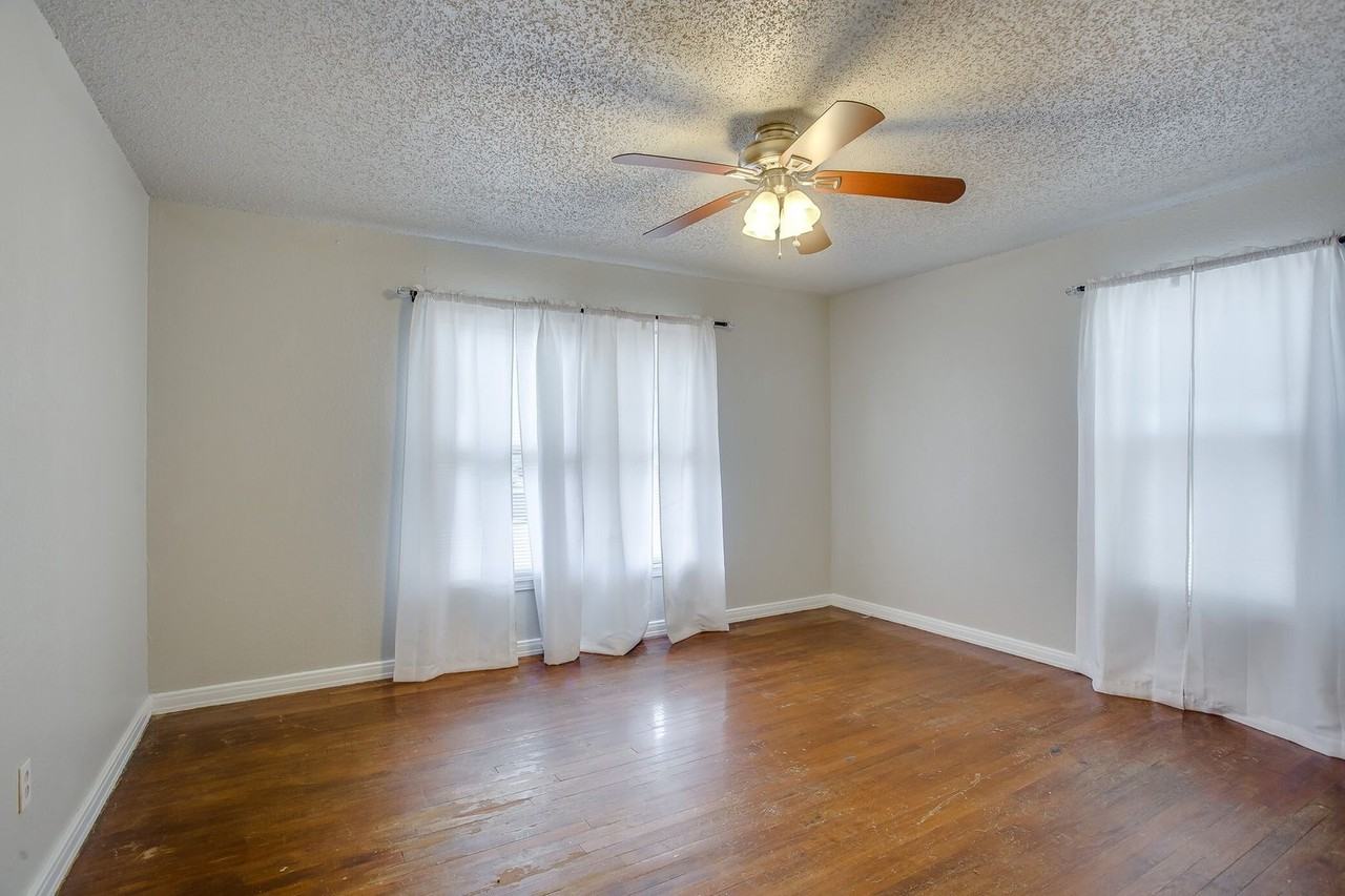 3313 30th Street - Photo 3 of 11