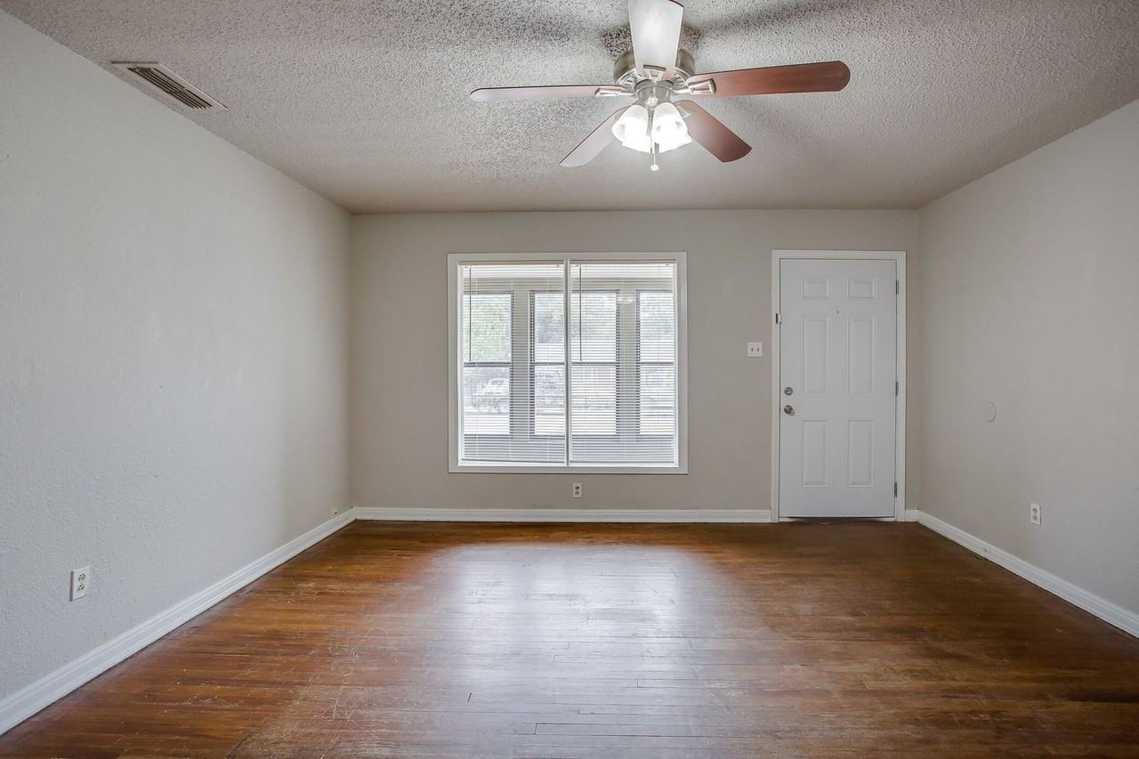 3313 30th Street - Photo 6 of 11