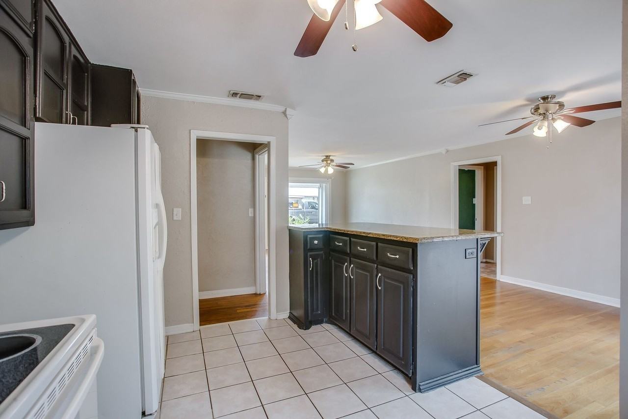 3316 30th Street - Photo 3 of 16