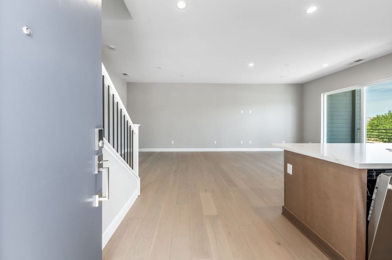 1513 Golf Club Dr - Photo 3 of 50