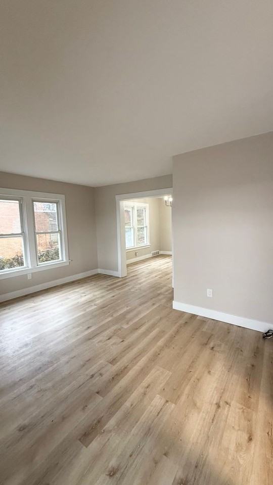 404 Ariston Ave - Photo 4 of 24