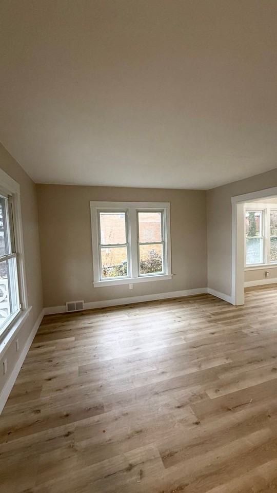 404 Ariston Ave - Photo 5 of 24