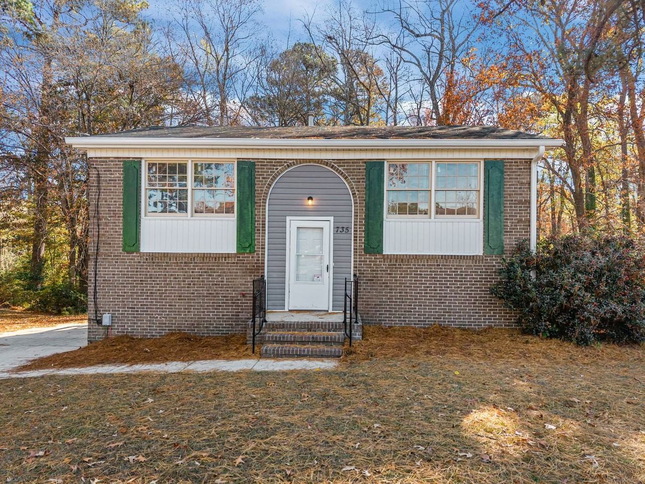 735 Ashbrook Rd - Photo 2 of 38