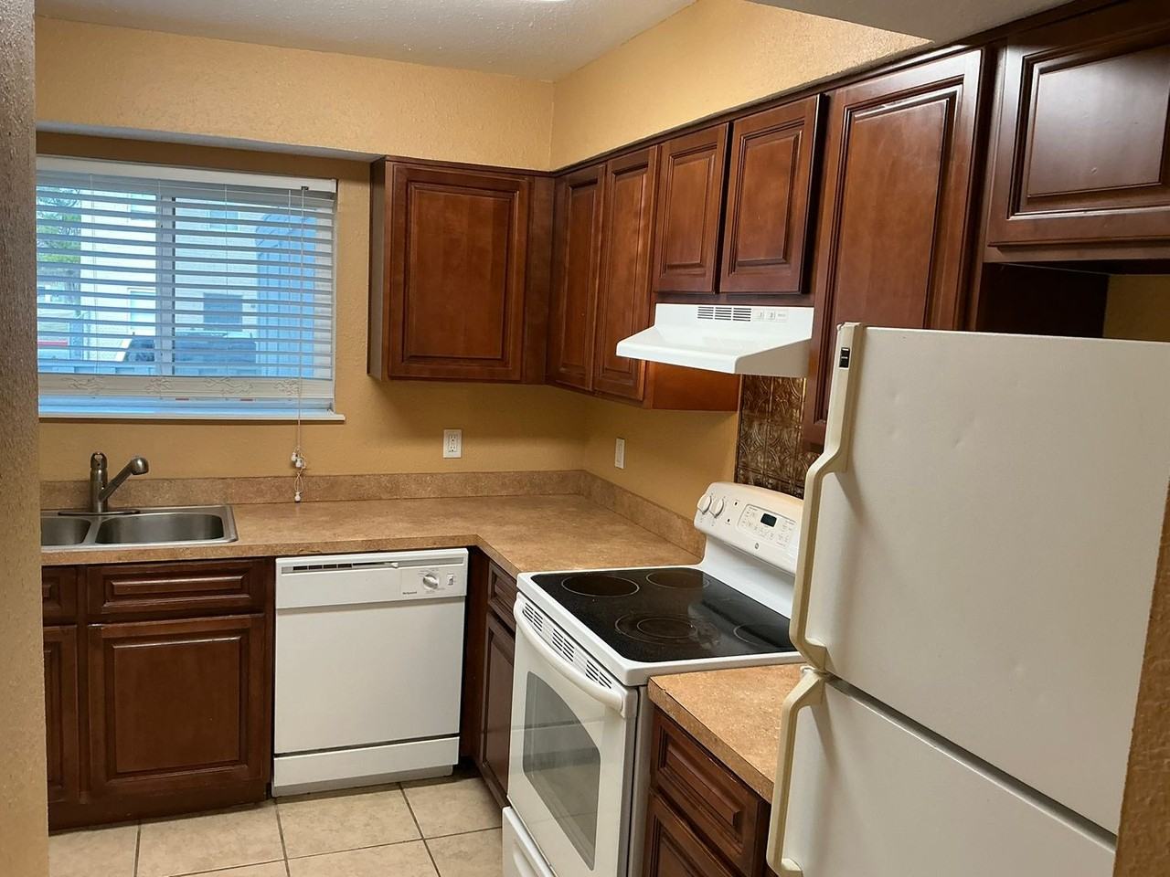 1400 Bill Carrol Dr - Photo 5 of 12