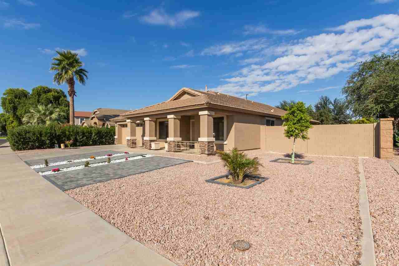 3888 E Bancroft Ct - Photo 3 of 37