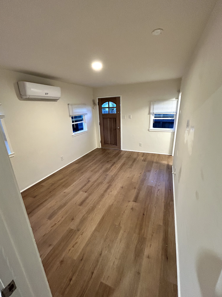 724 Crestmoore Pl - Photo 3 of 21