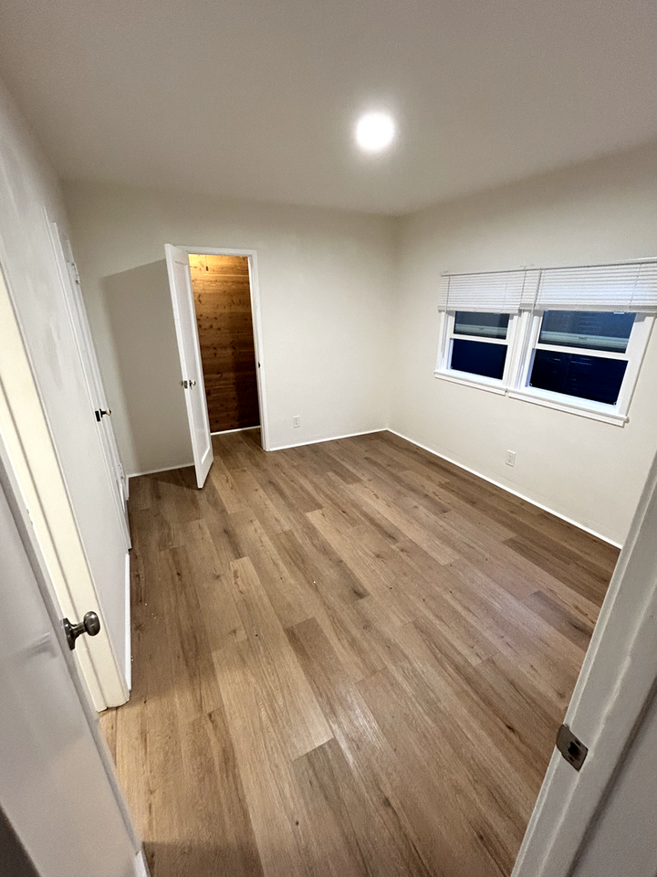 724 Crestmoore Pl - Photo 7 of 21