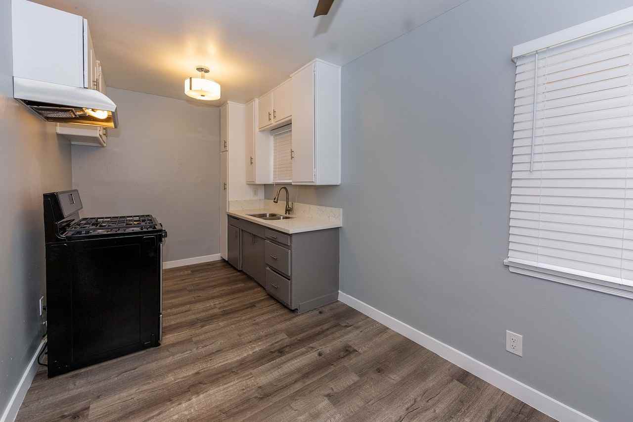 1430 Chestnut Ave - Photo 2 of 6