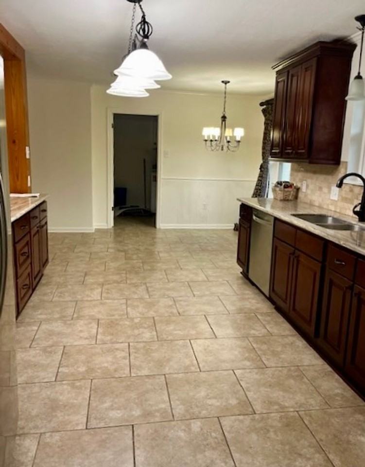 8819 Briarwood Pl - Photo 3 of 28