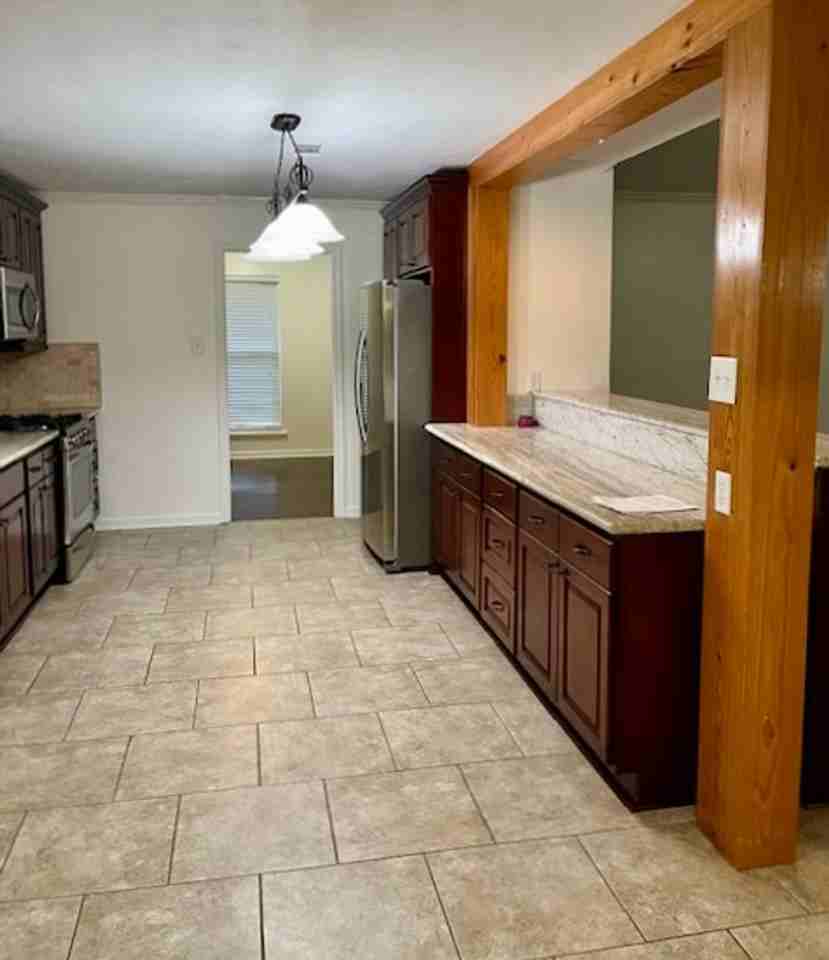 8819 Briarwood Pl - Photo 4 of 28