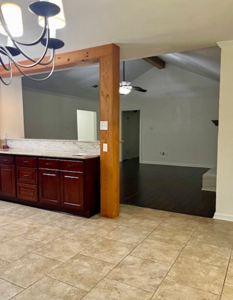 8819 Briarwood Pl - Photo 7 of 28