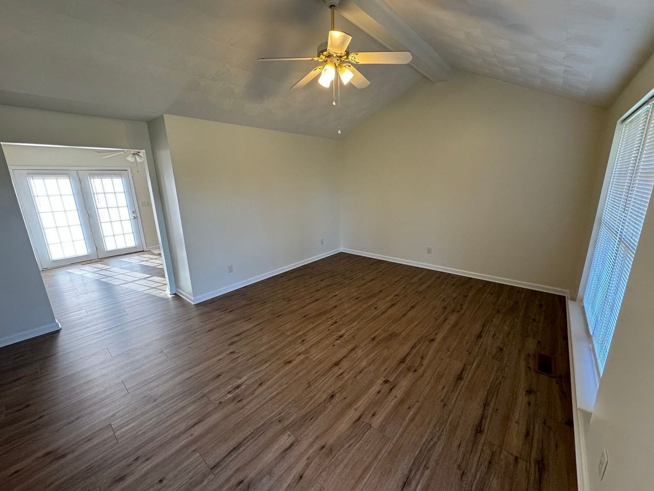 183 Frederick Ct - Photo 3 of 20