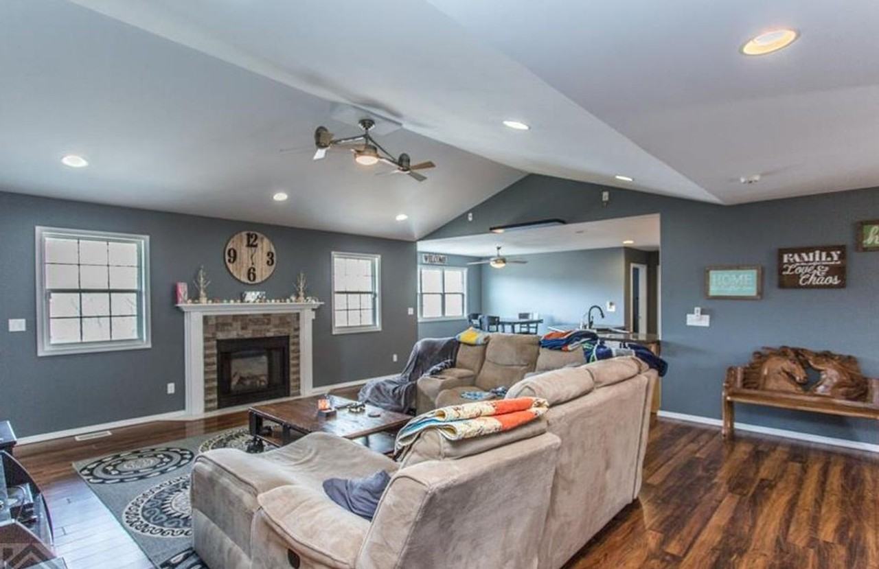 20415 London Ln - Photo 2 of 11