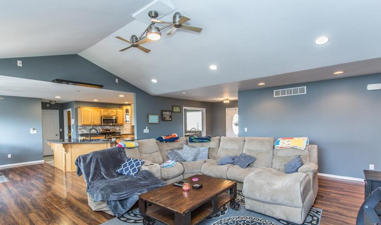 20415 London Ln - Photo 3 of 11