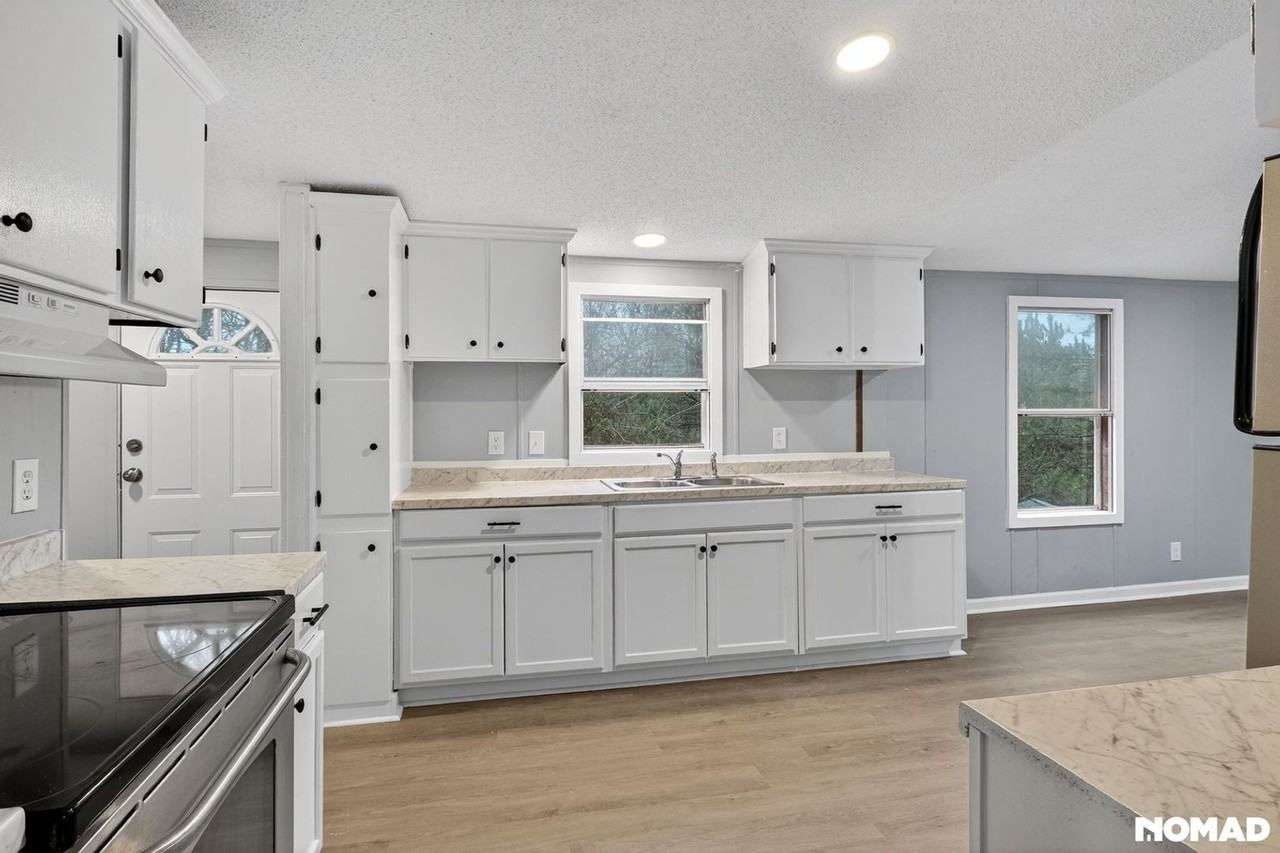 5431 Pembrooke Dr - Photo 3 of 17