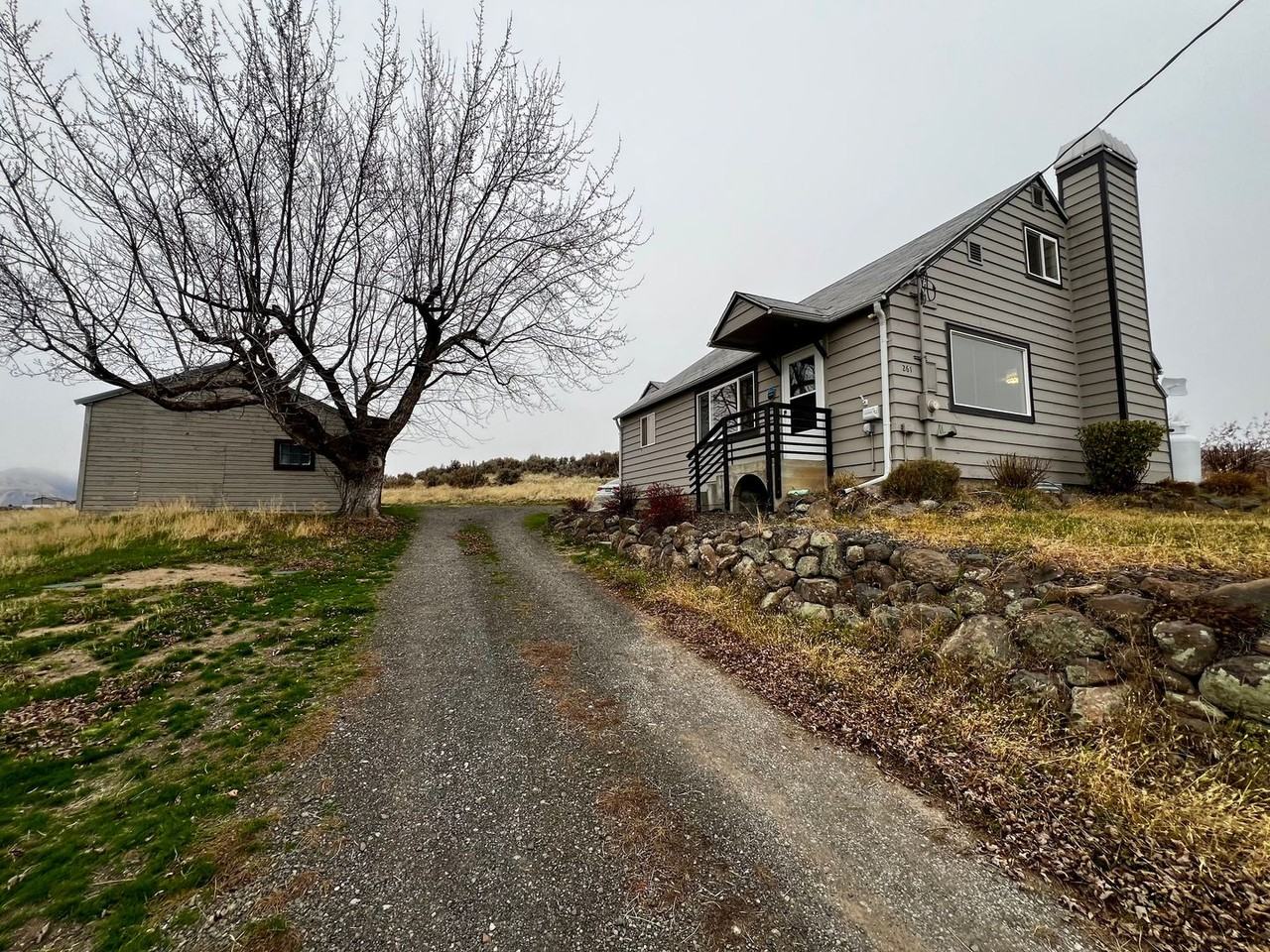 261 Wilcox Rd - Photo 2 of 28