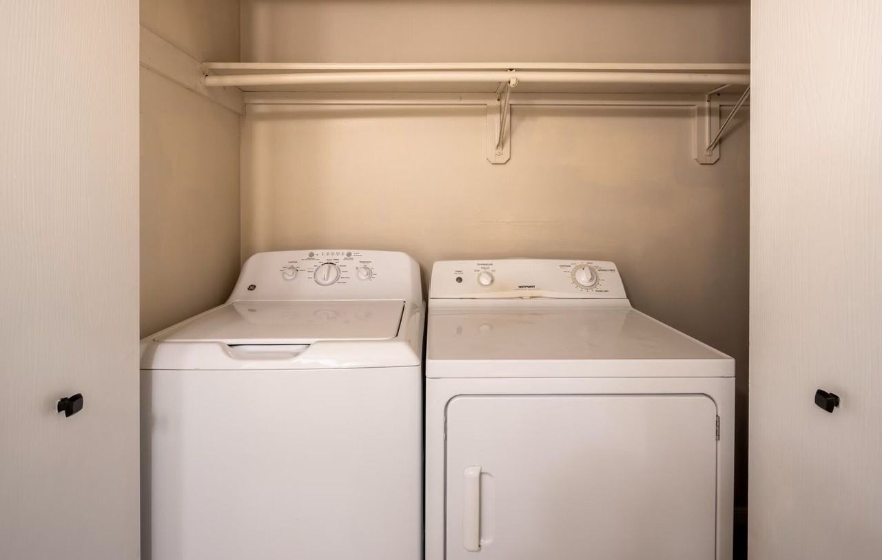 Biscayne Apartments - Photo 6 of 27