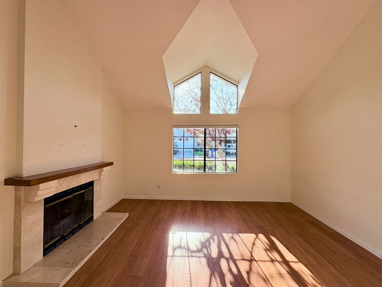 810 Bluewater Rd - Photo 3 of 16