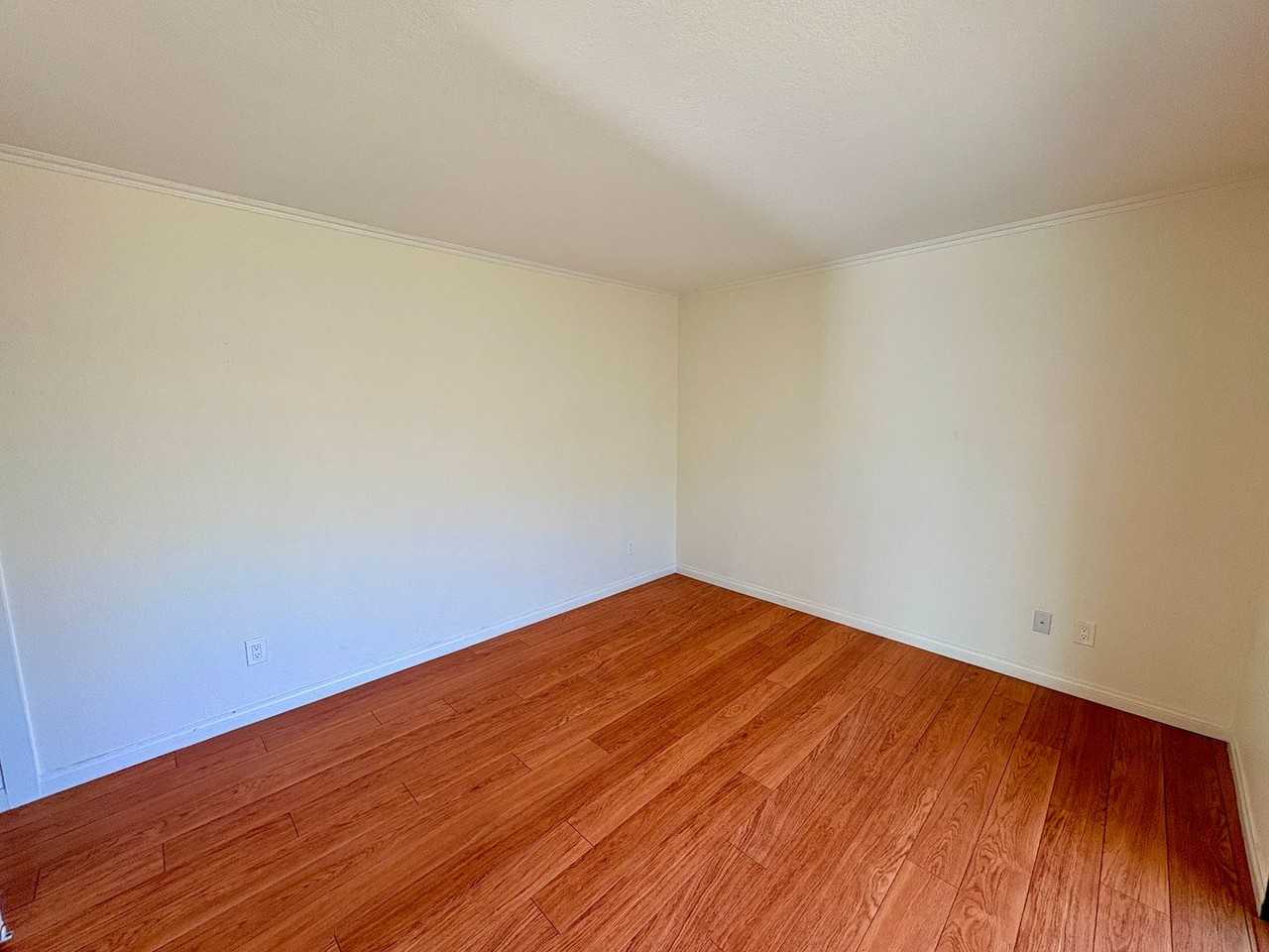 810 Bluewater Rd - Photo 5 of 16