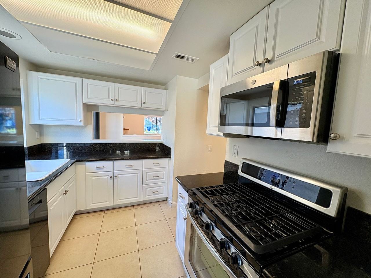 810 Bluewater Rd - Photo 6 of 16