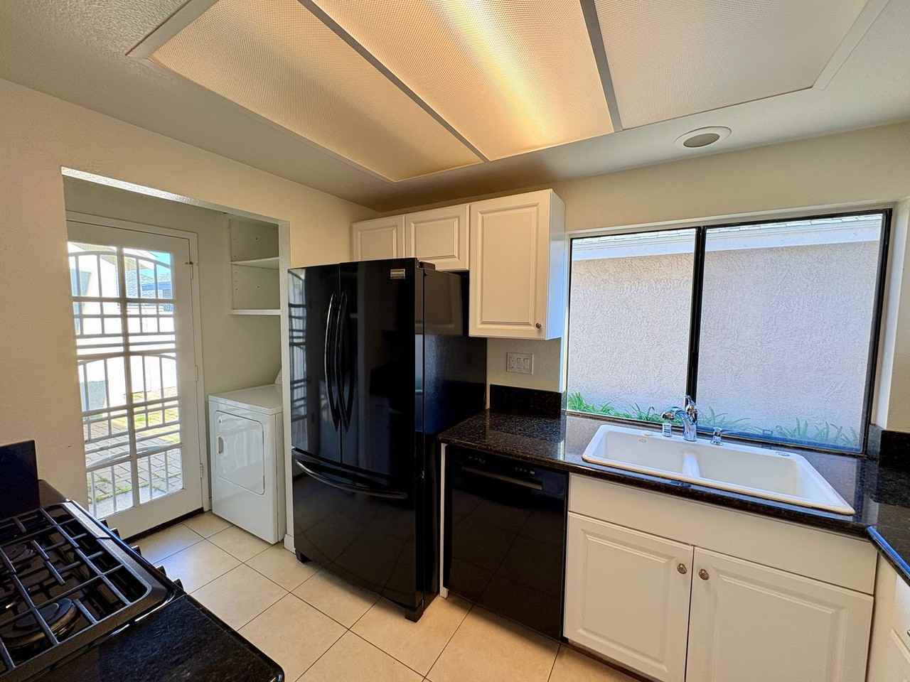 810 Bluewater Rd - Photo 7 of 16