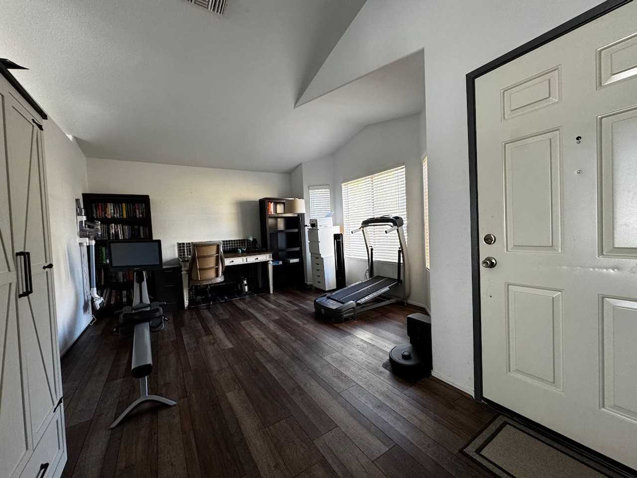 3700 Mount Lassen Ave - Photo 2 of 16