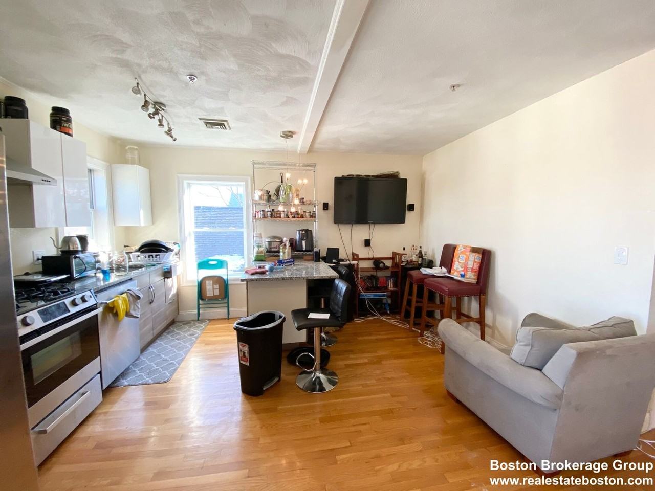 132 Hillside Street - Photo 6 of 9