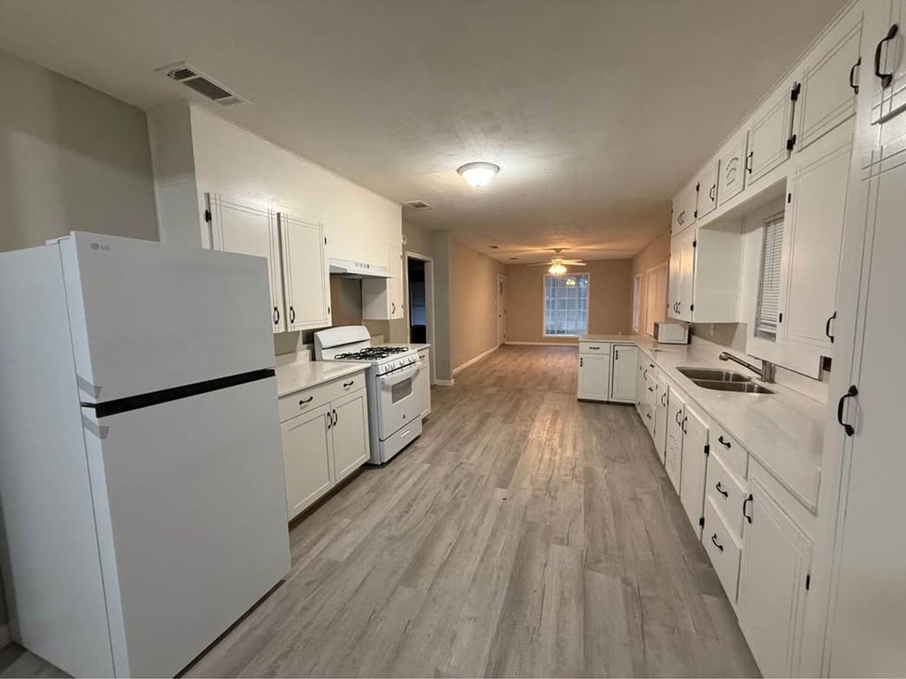 227 East Peach Street - Photo 5 of 12