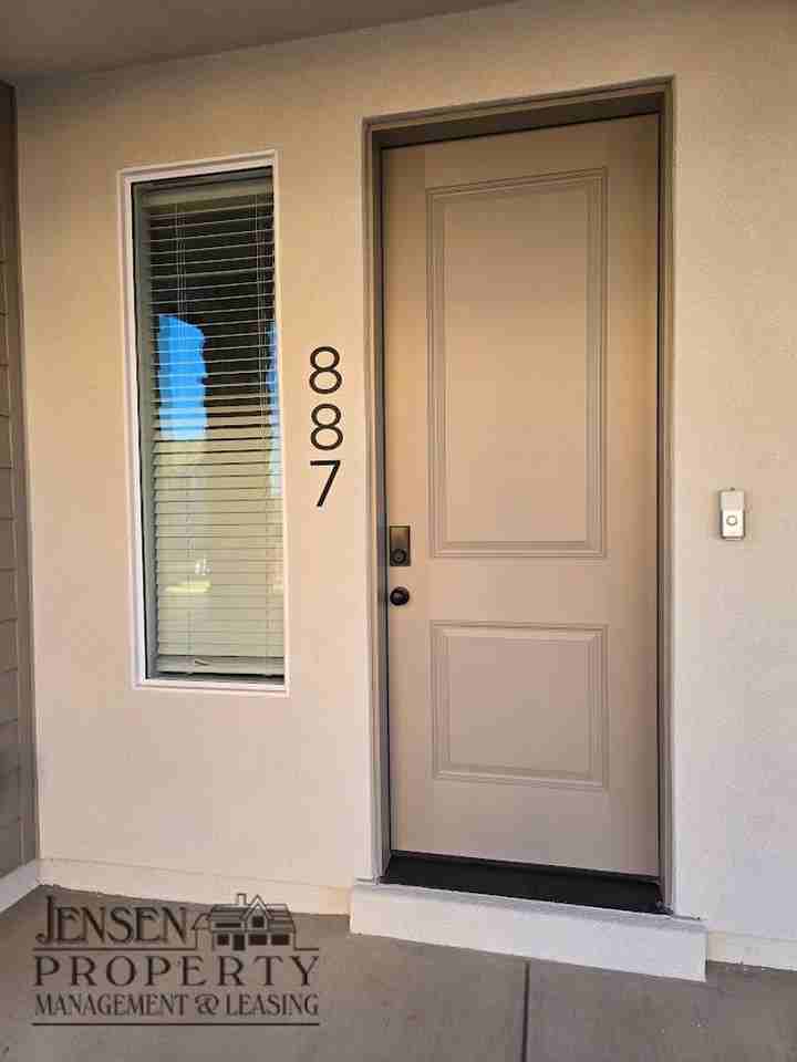 887 W Boxthorn Dr - Photo 2 of 21