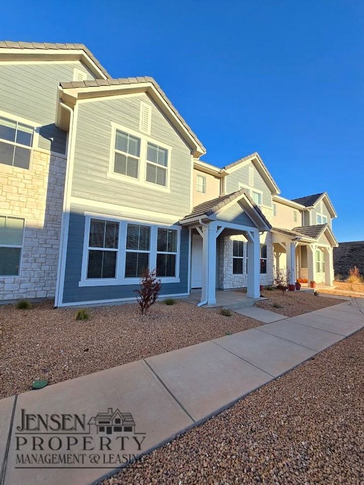 877 W Pebble Ridge Cv - Photo 2 of 27