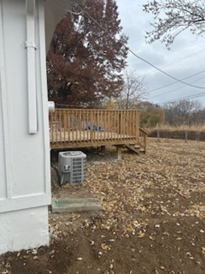 6633 Northeast 49th Street - Photo 2 of 33