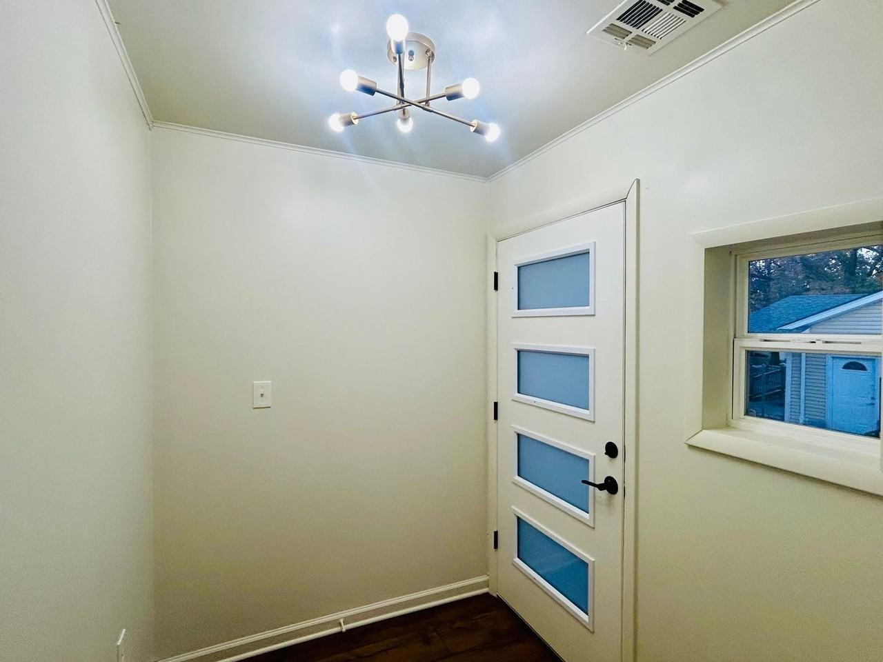 5846 E 22nd St - Photo 3 of 22