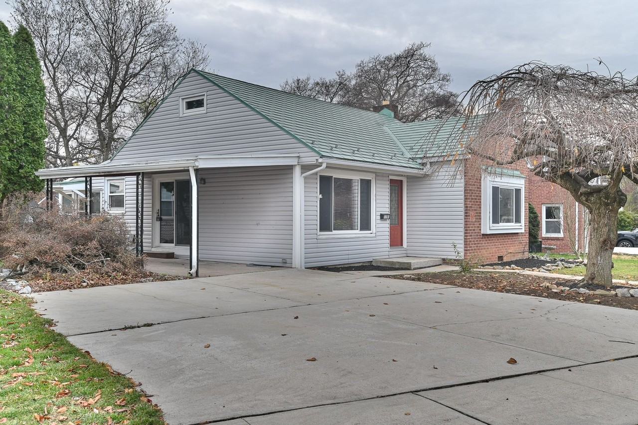 1191 Letchworth Road - Photo 3 of 32