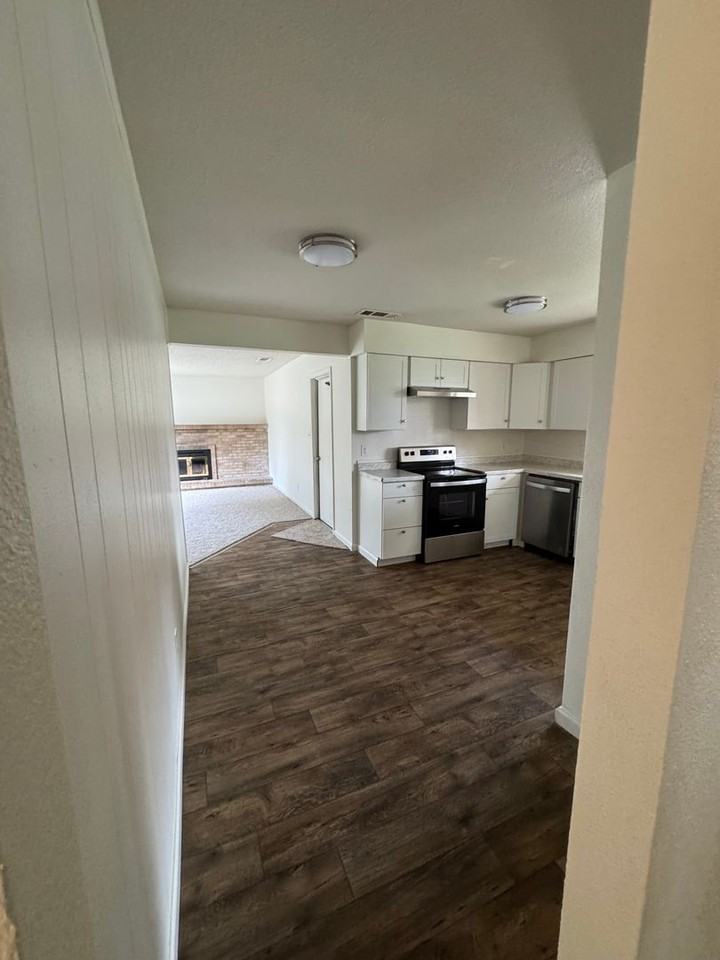 1661 Juneau Court - Photo 4 of 15