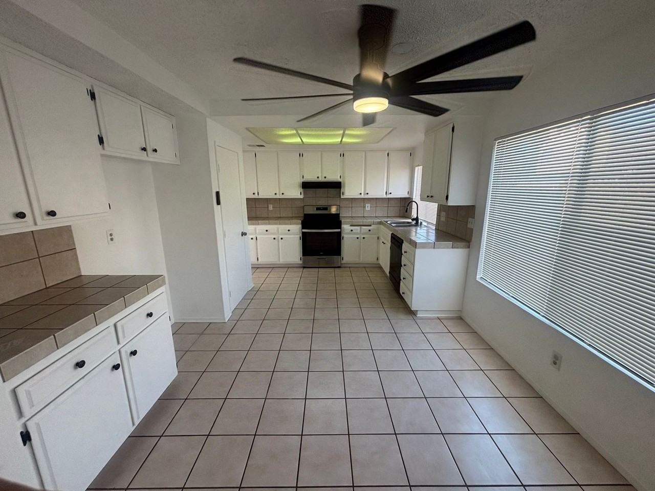 1109 E Kildare St - Photo 6 of 17