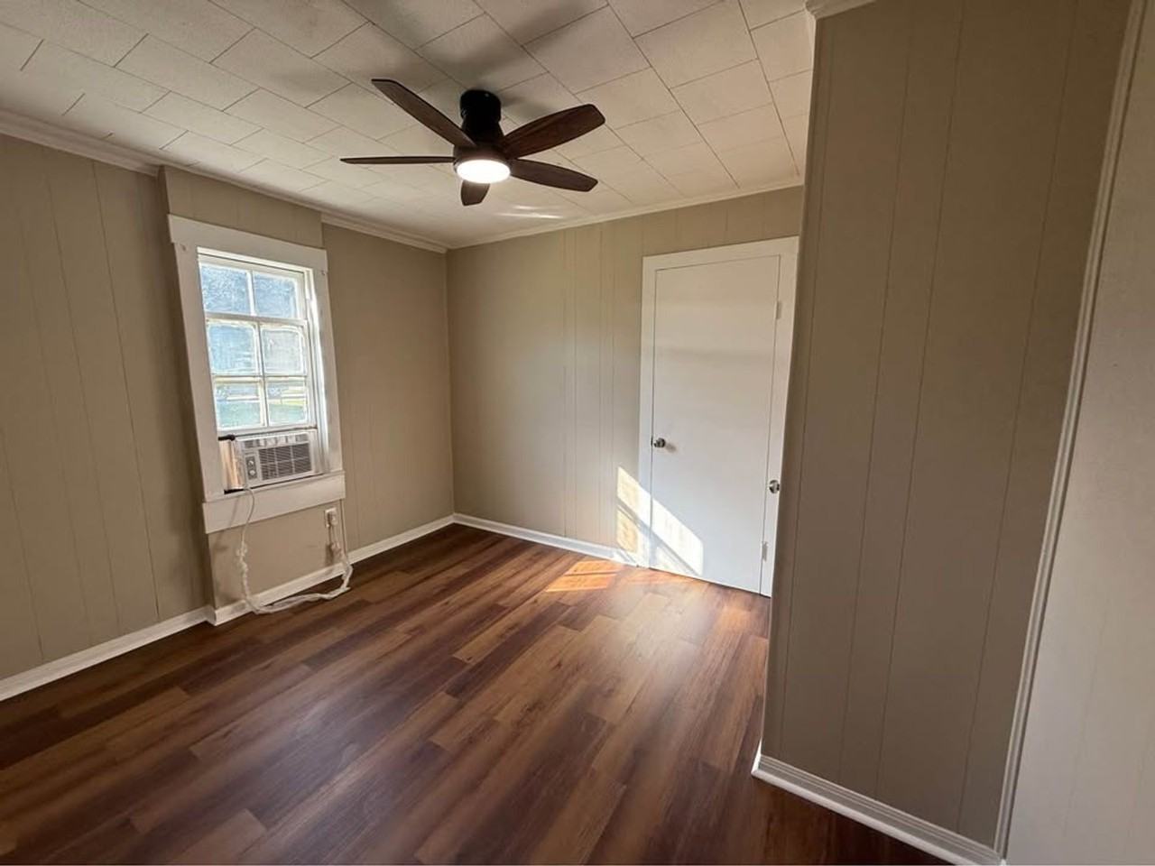 805 S Mcgown St - Photo 2 of 9