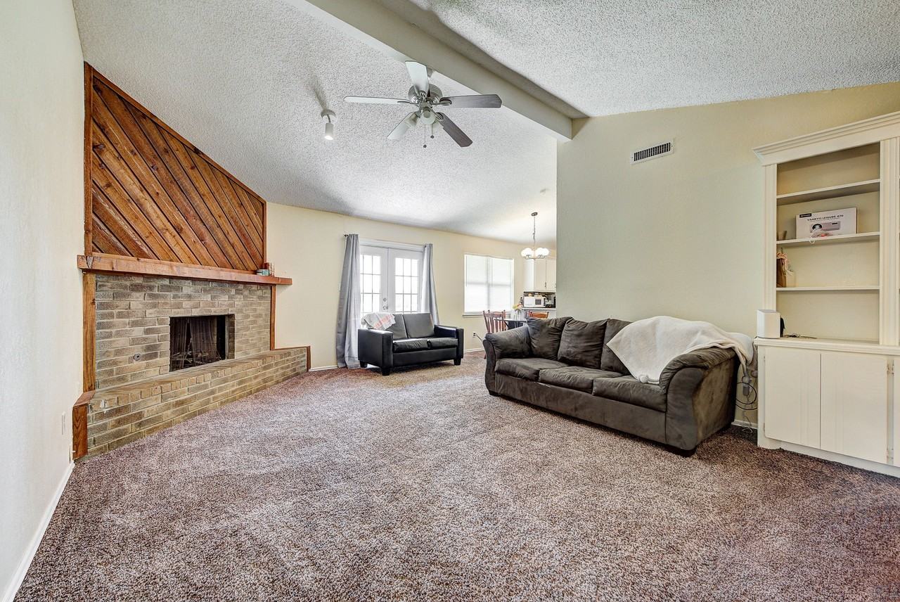 2206 Whiteoak Cir - Photo 6 of 12