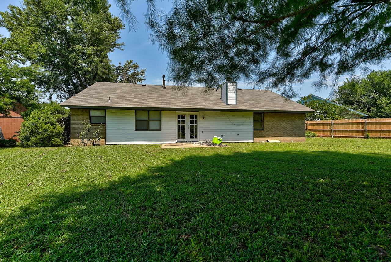 2206 Whiteoak Cir - Photo 5 of 12